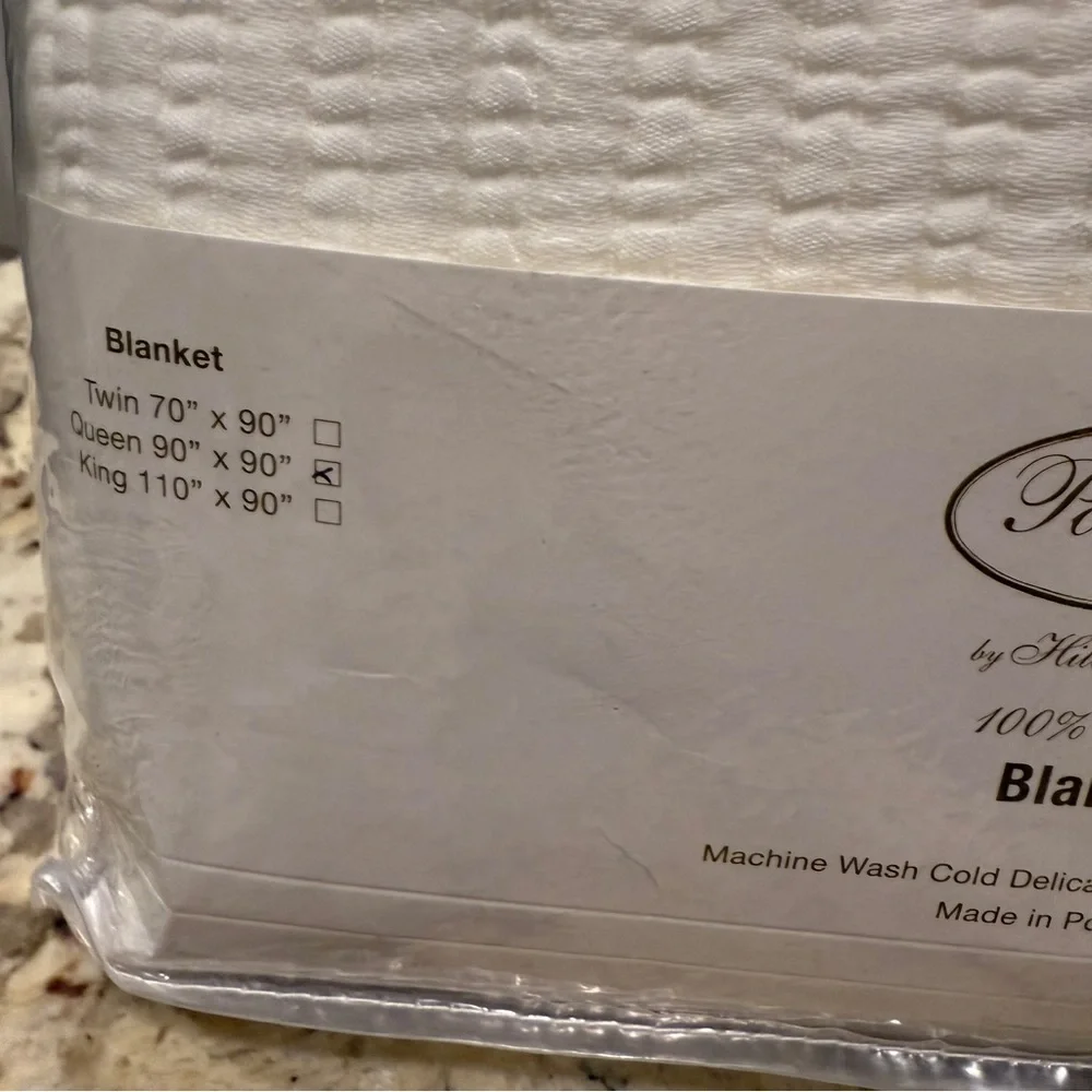 Chatham Matelassé white Blanket Pom Pom at Home Hilde Leiaghat Queen size new